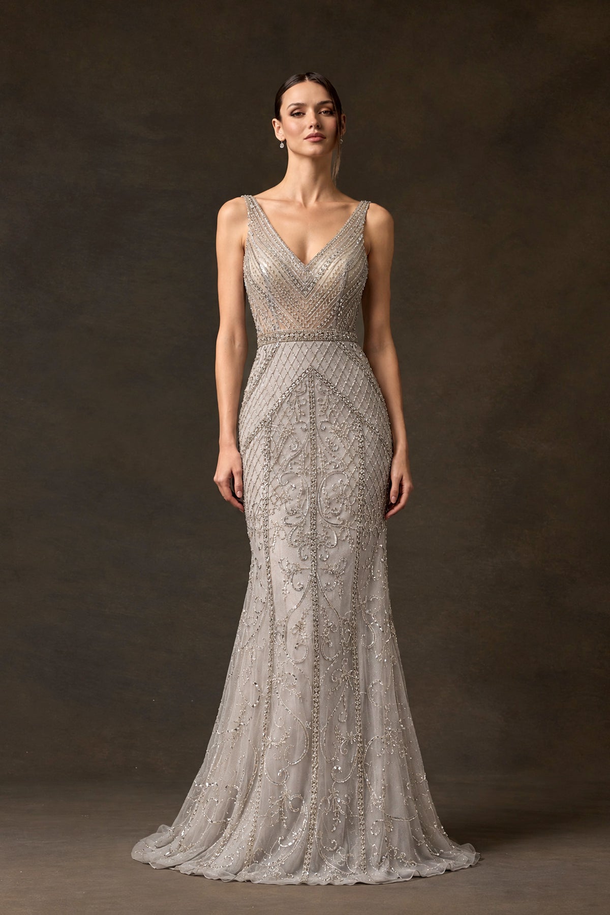 Vestido Corte Ajustado, Escote En V, Sin Mangas, de Tul con Cristales, Pedrería y Lentejuela, Color Silver