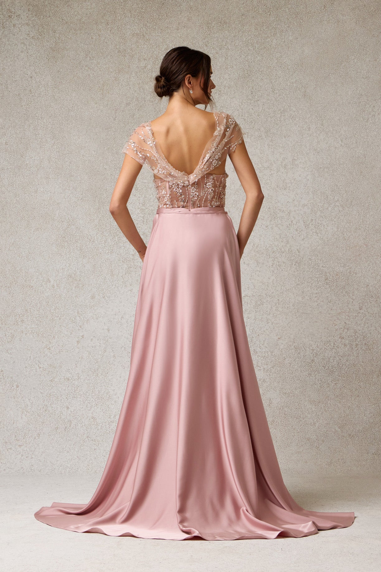 Vestido de Tul con Cristales, Perlas y Lentejuelas con Cauda Desmontable, Color Blush