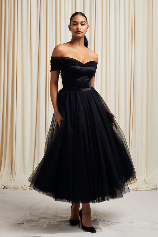 Vestido Con Hombros Descubiertos, Escote en Corazón Color Black.