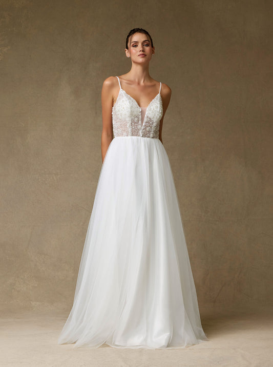 Vestido de Novia en Corte A, de Tul con Aplicaciones de Cuentas, Lentejuelas y Perlas, Con Tirantes y Cuello en V, Color Off White