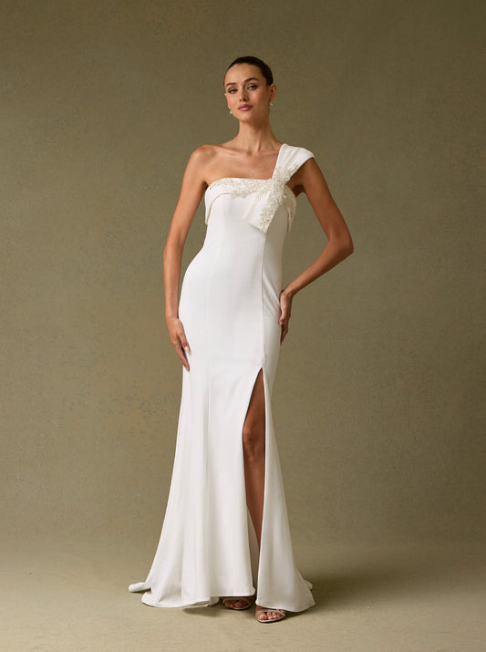 Vestido de Novia Corte Recto, de Un Solo Hombro, Con Escote Recto Bordado y Cauda Corta, Color Off White