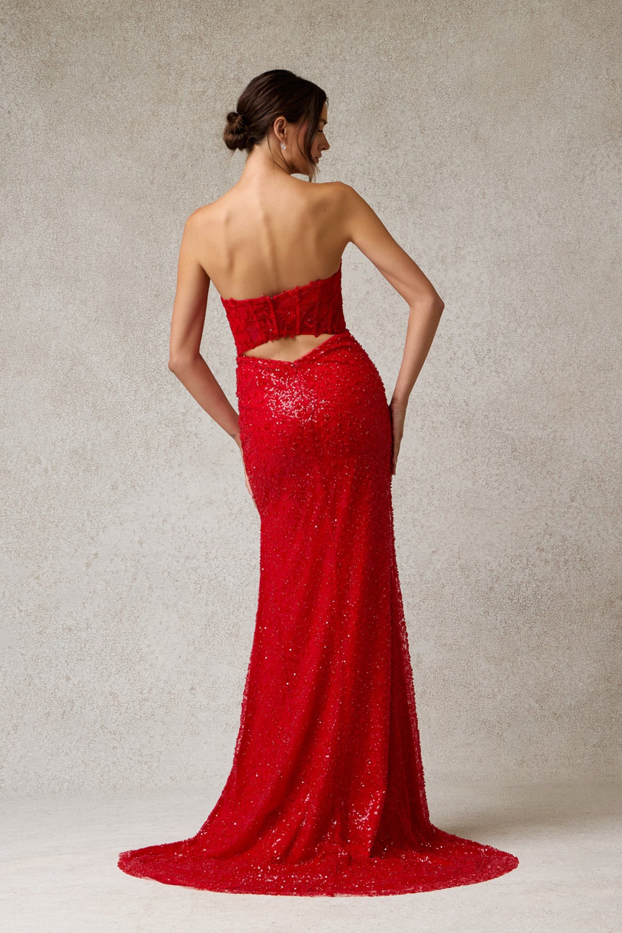 Vestido Ajustado con Escote de Corazón, con Aplicaciones en Lentejuelas y Abertura en la Pierna, Color Red