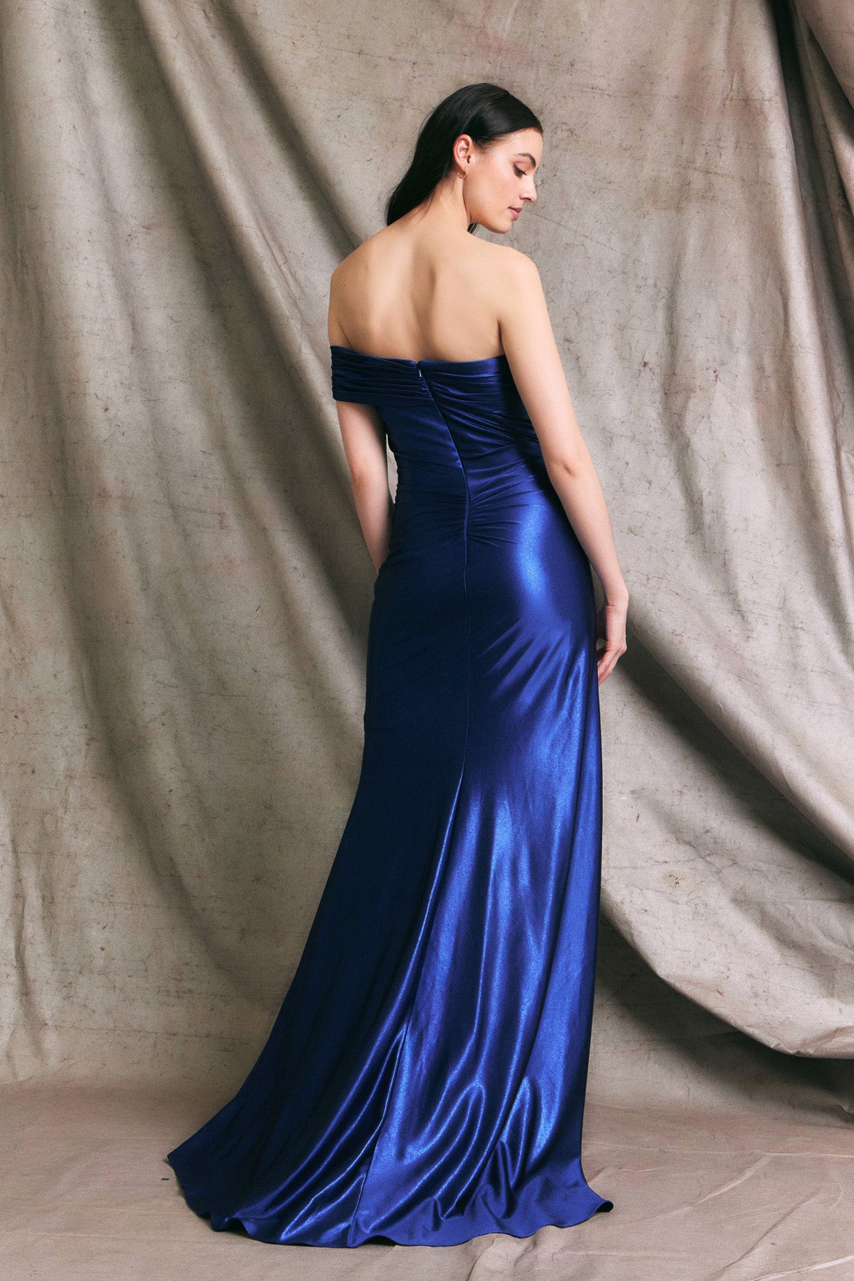 Vestido de Corte Recto, Elástico a un Hombro con Abertura en la Pierna, Colores Navy y y Burgundy