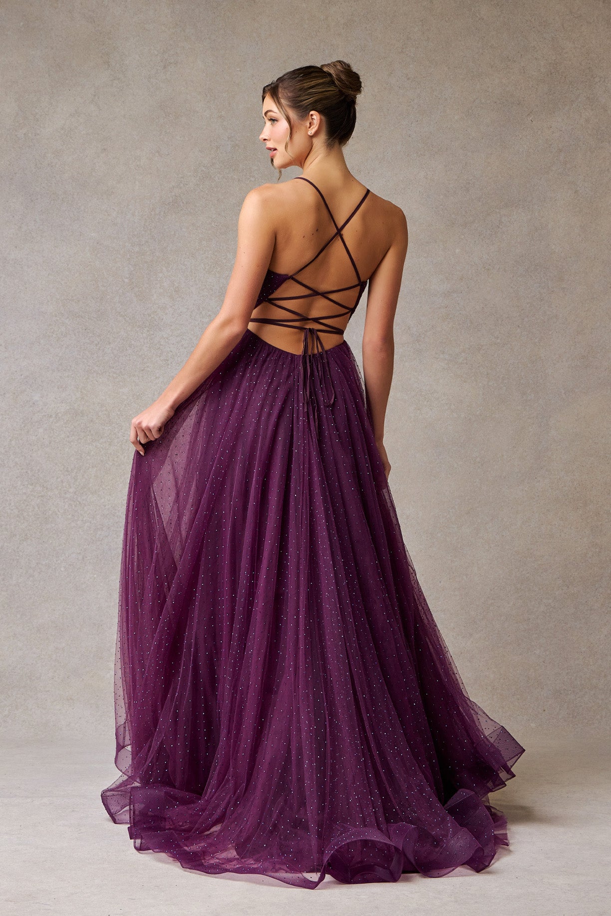 Vestido en Línea A Cuello V y Cordones en la Espalda. (Dos Colores)
