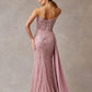 Vestido Corte Sirena Con Tirantes Con Funda de lado Color Blush.