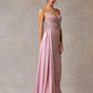 Vestido Corte Sirena Con Tirantes Con Funda de lado Color Blush.