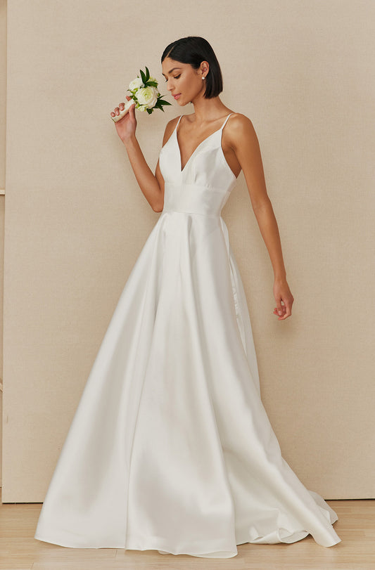 Vestido Corte en A con Tirantes y Escote en V, Color Off White