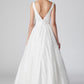 Vestido de Novia en Línea A de Encaje con Cinturón y Escote en V, Color Off White.