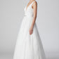 Vestido de Novia en Línea A de Encaje con Cinturón y Escote en V, Color Off White.