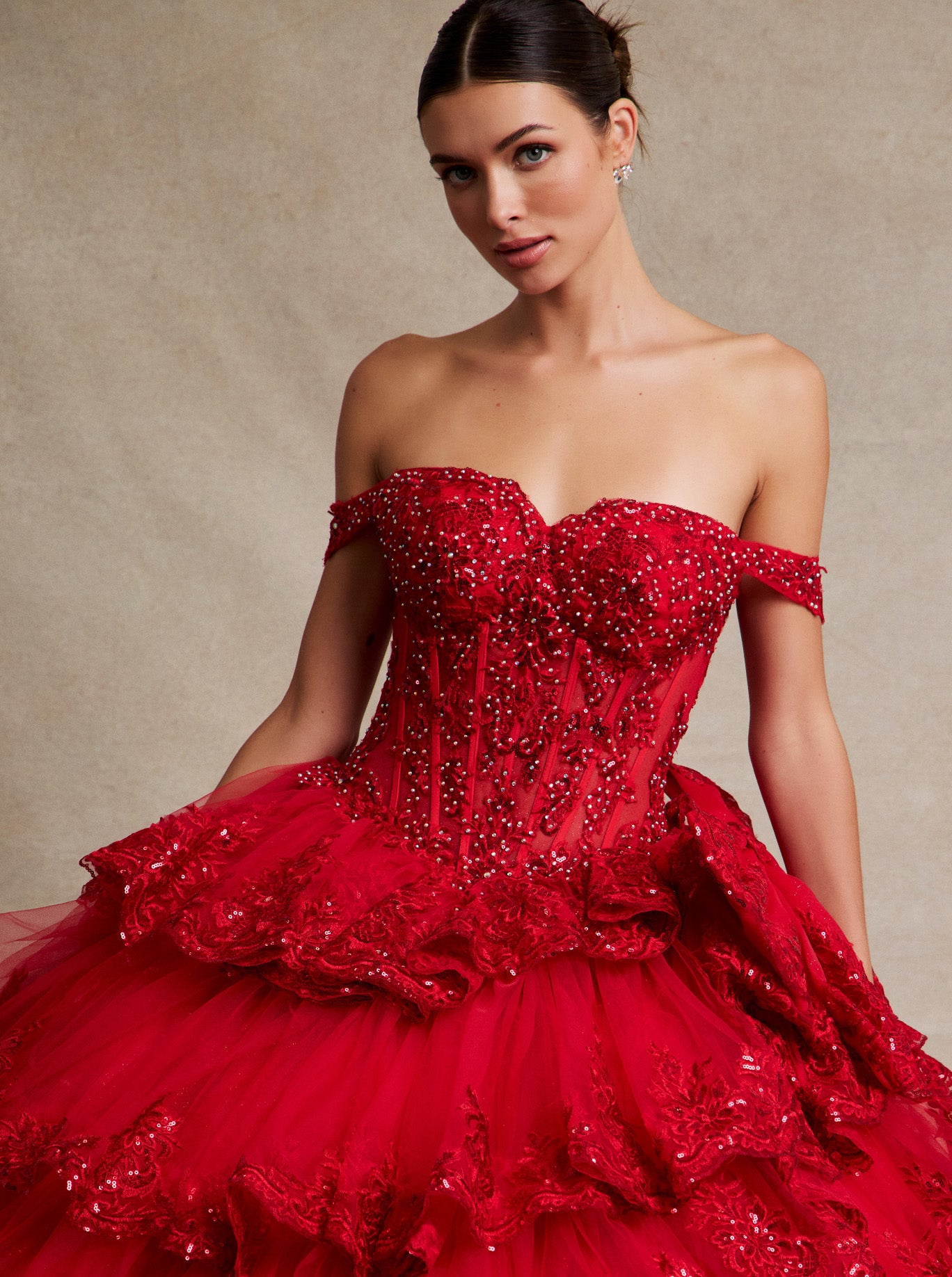 Vestido de XV Años con Hombros descubiertos y Cintas ajustables en la Espalda.. (Dos Colores)