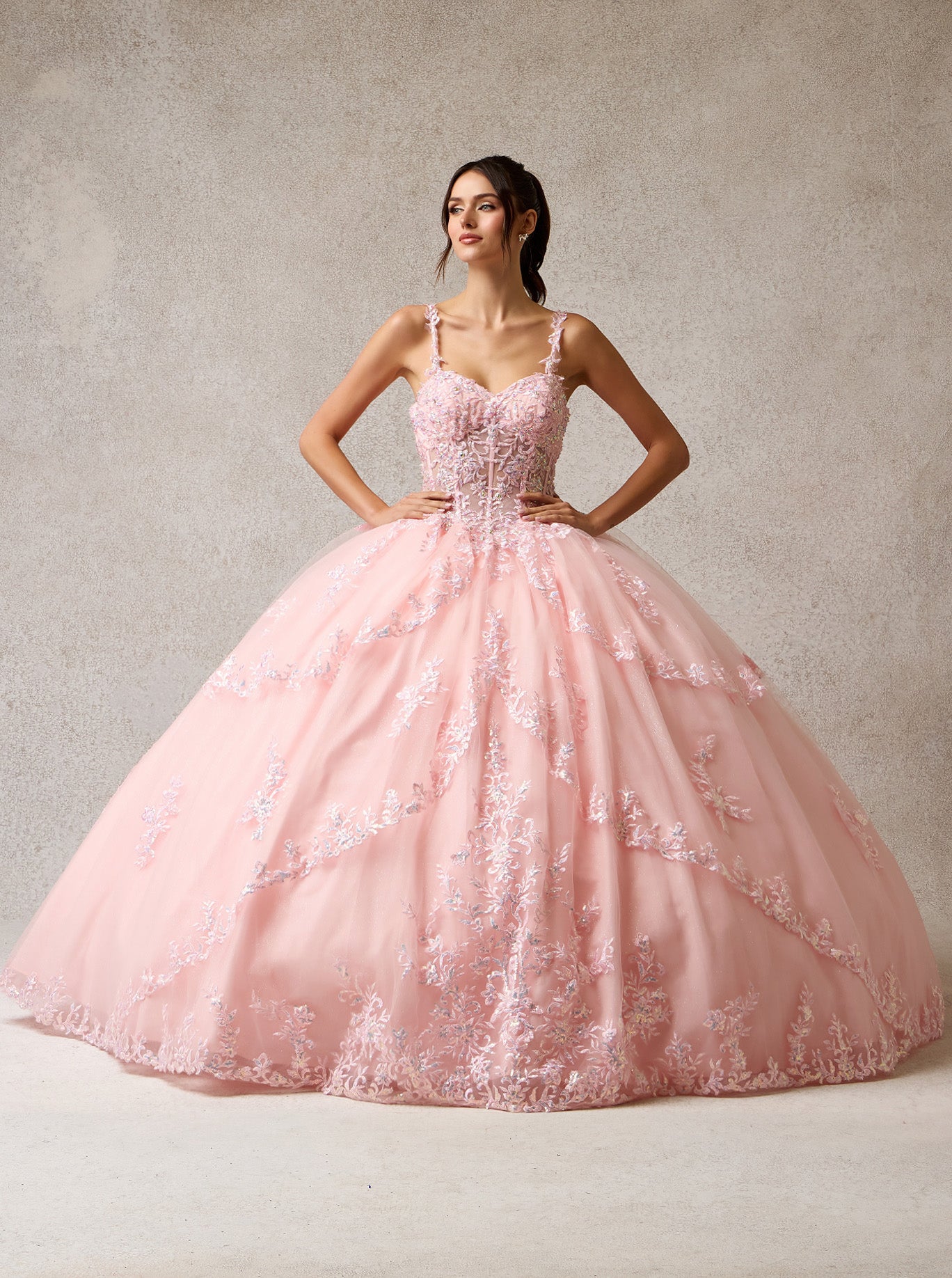 Vestido de Fiesta con Tirantes Escote de Corazón Aplicaciones en Encaje Color Sage y Blush