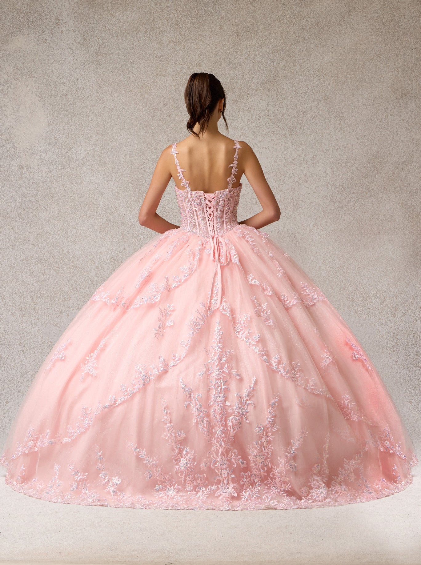 Vestido de Fiesta con Tirantes Escote de Corazón Aplicaciones en Encaje Color Sage y Blush