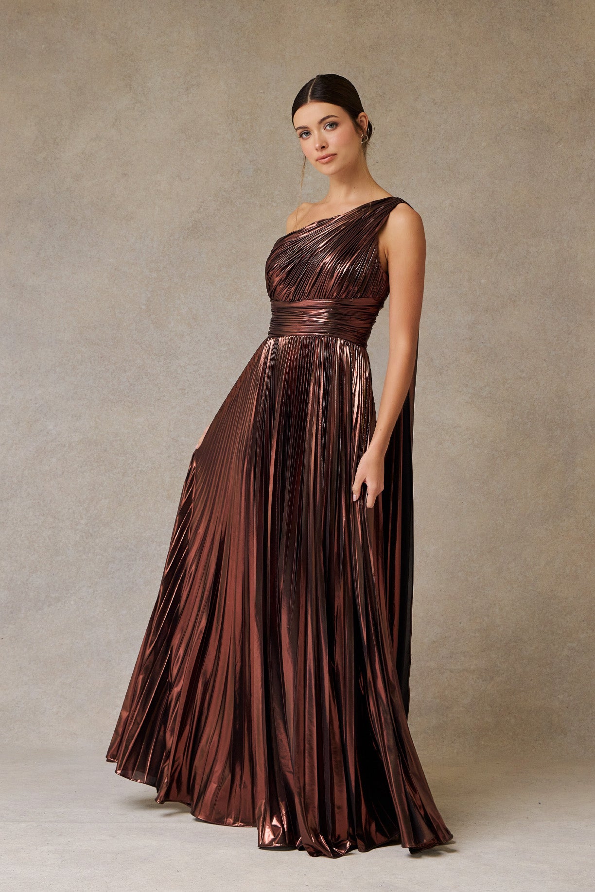 Vestido Metalizado de un Hombro Color Bronze