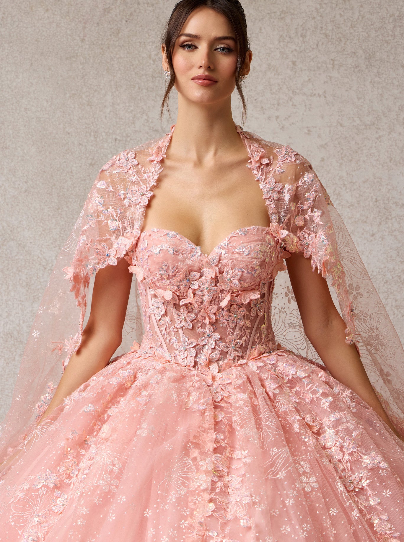 Vestido de Fiesta de Tul con Encaje Bordado con Detalles Florales y Capa Desmontable, Color Blush Pink