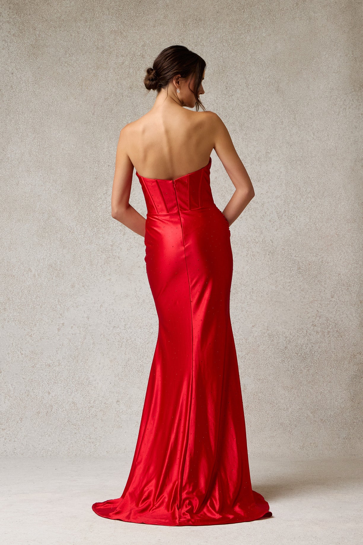 Vestido sin Tirantes Escote con Detalle Drapeado y Cristales con Abertura en la Pierna, (Varios Colores)