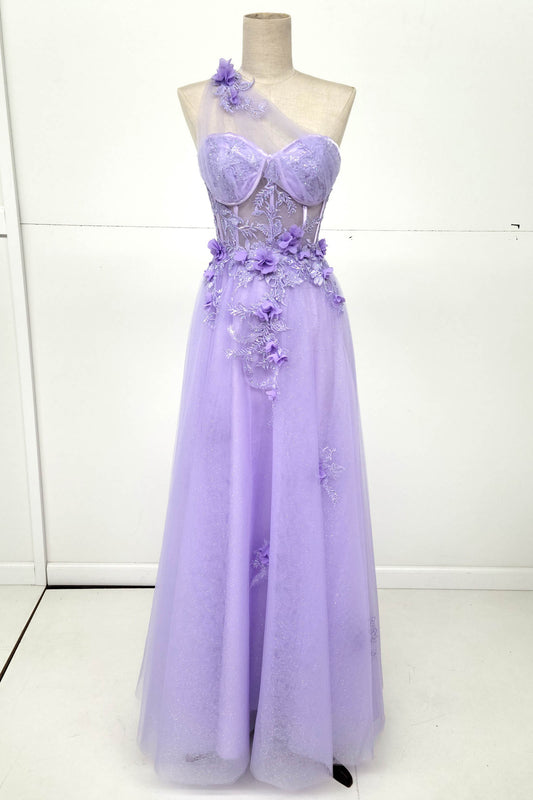 Vestido Corte A con un Hombro al Descubierto, Corsé Semitransparente con Encaje y Flores. Colores Lilac y Baby Blue
