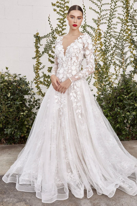 Vestido de Novia en Corte A con Aplicaciones Florales en 3D de Yvaine Gown, Curvy, Color Off White Nude