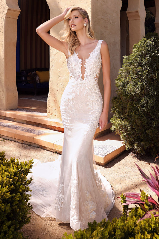 Vestido de Novia de Encaje Avery con Escote Profundo en V y Cauda, Color Off White