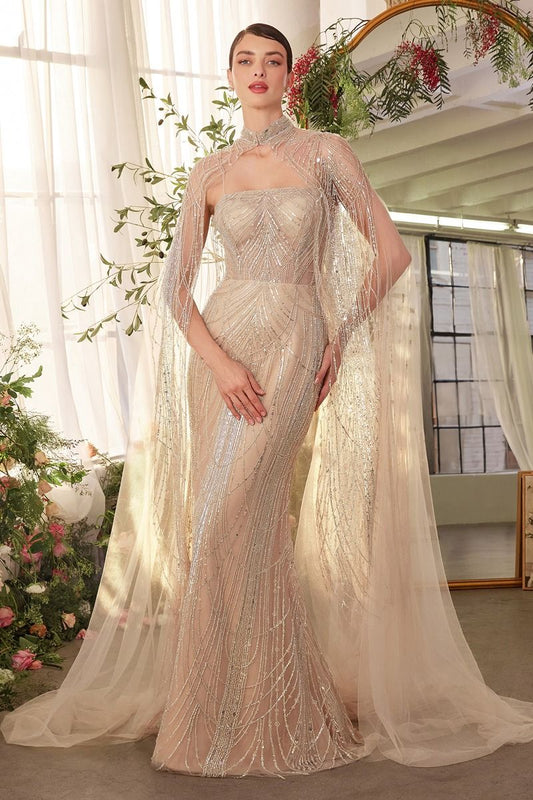 Vestido Corte Sirena con Cuentas y con capa Desmontable Color Champagne.