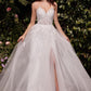 Vestido de Novia de Tul Corte en A  sin Tirantes Color Off White.