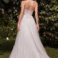 Vestido de Novia de Tul Corte en A  sin Tirantes Color Off White.