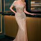 Vestido con escote de corazón con hombros descubiertos, adornado y abertura en la pierna.