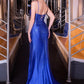 Vestido con un Ligero Vuelo y Cauda, Escote en V Profundo, con Detalles Lineales de Pedrería y Abertura Alta en la Pierna, Cores  Royal y Silver