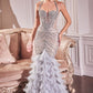Vestido Corte de Sirena con Cuencas y Plumas Color Silver.