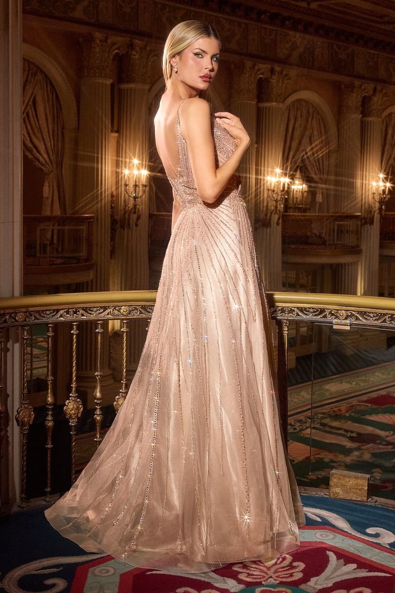 Vestido Corte en A de Tul con Cuentas, Escote en V, Color Mocha Gold