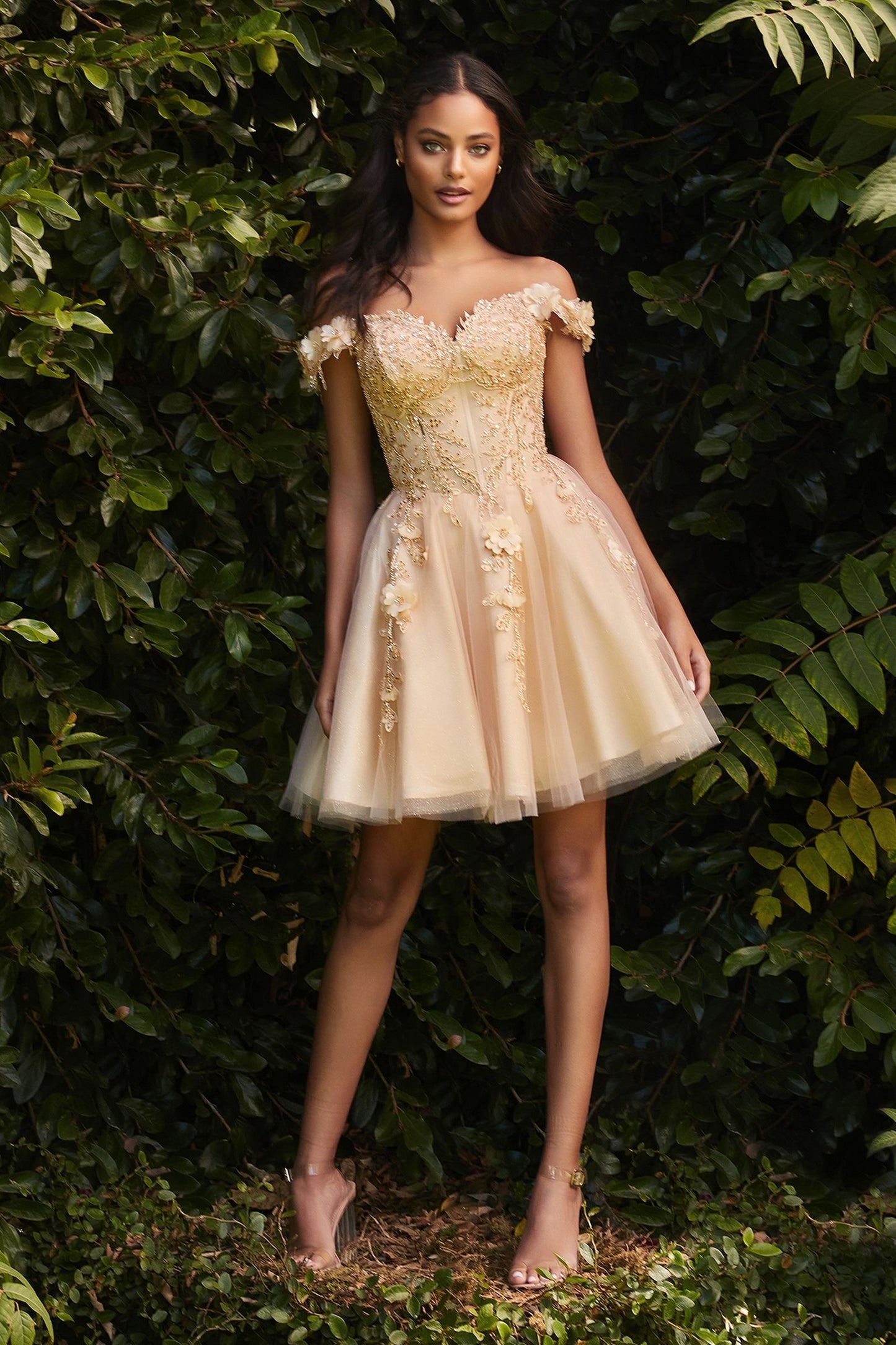Vestido Corto al Hombro con Apliques de Encaje y Florales (Varios Colores)