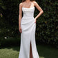 Vestido de Novia Recto de Estraple con Apertura en le pierna color Off White