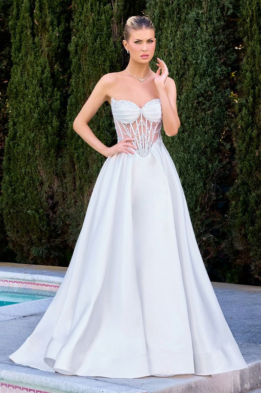 Vestido de Novia Escote de corazón sin tirantes con copas plisadas en el busto y corpiño de corsé transparente adornado con cuentas florales Color Off White.