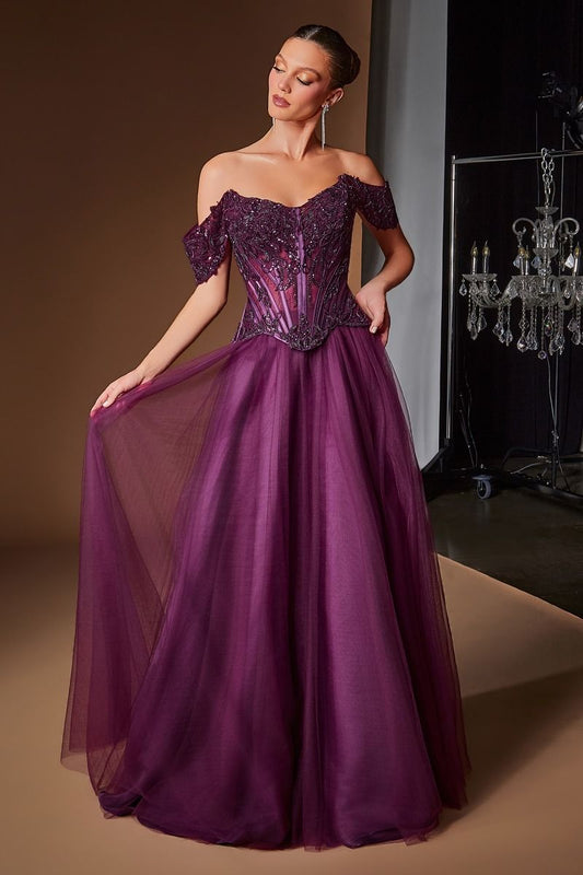 Vestido Corte Princesa Adornado con Bordados Florales y Delicadas Mangas Caídas, Color Eggplant