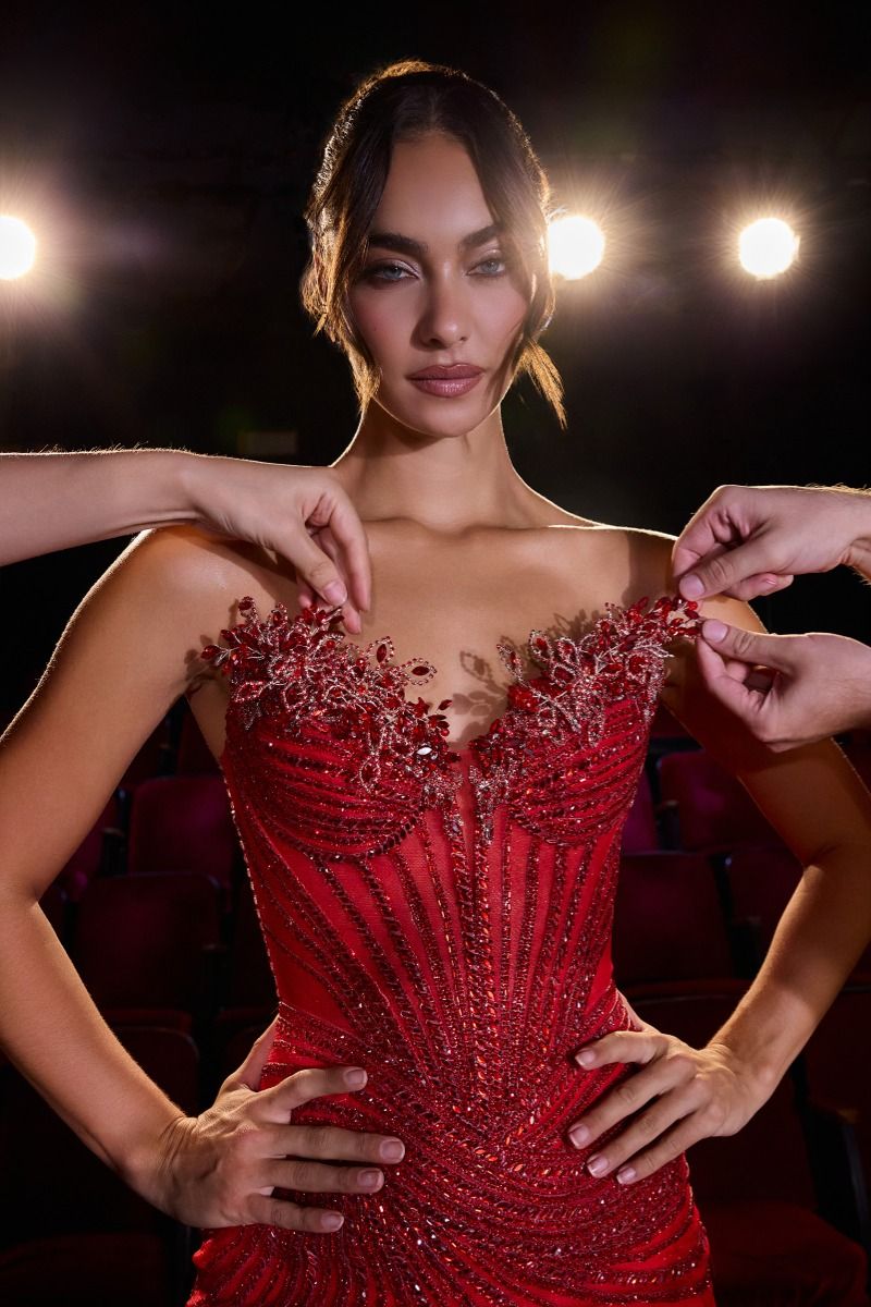 Vestido Estraple con Escote de Corazón con Aplicaciones en Lentejuelas, Varios Colores