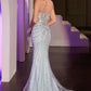 Vestido Corte Sirena Escote Corazón, tirantes finos, corpiño transparente y motivo lineal de pedrería (Varios Colores)