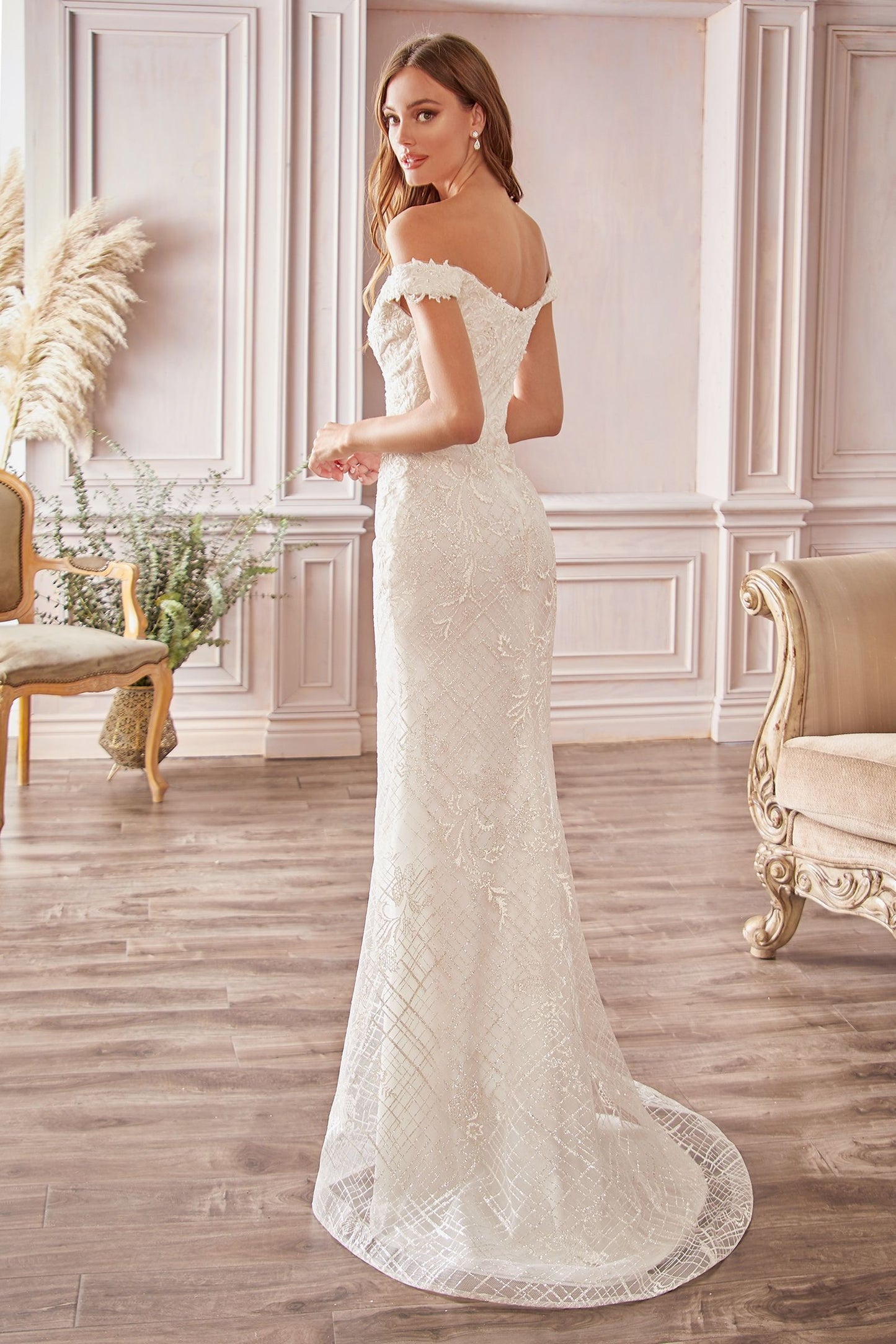 Vestido de Novia orte Sirena con Hombros descubiertos Color Offe White.