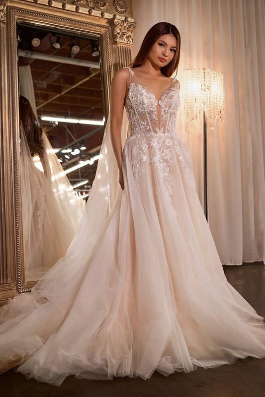 Vestido  de Novia de Encaje y Tul en Capas.