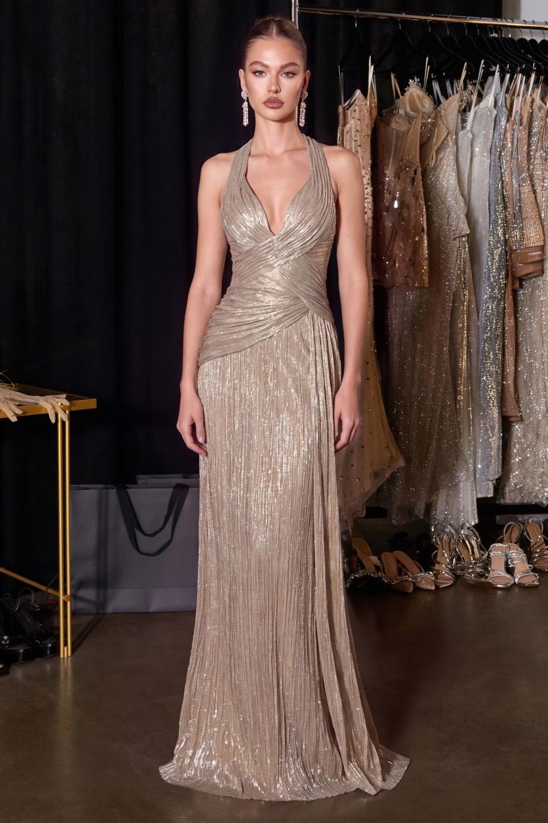 Vestido en Corte A, con Escote Halter con Detalles de Drapeado, Color Rose Gold