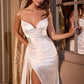 Vestido de Novia de Silueta Entallada y Cintura Drapeada, Color Off White.