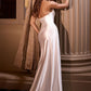 Vestido de Novia de Silueta Entallada y Cintura Drapeada, Color Off White.