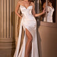 Vestido de Novia de Silueta Entallada y Cintura Drapeada, Color Off White.