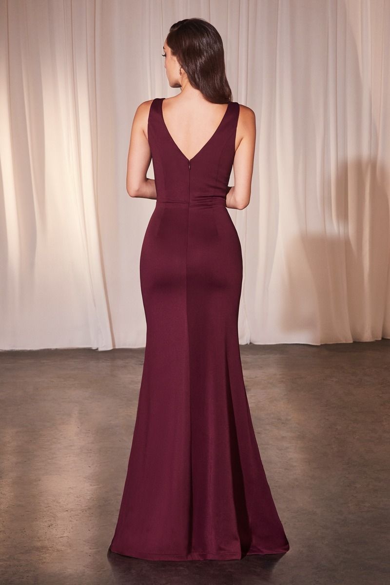 Vestido Ajustado de Tejido Neopreno Ligero Color Burgundy.