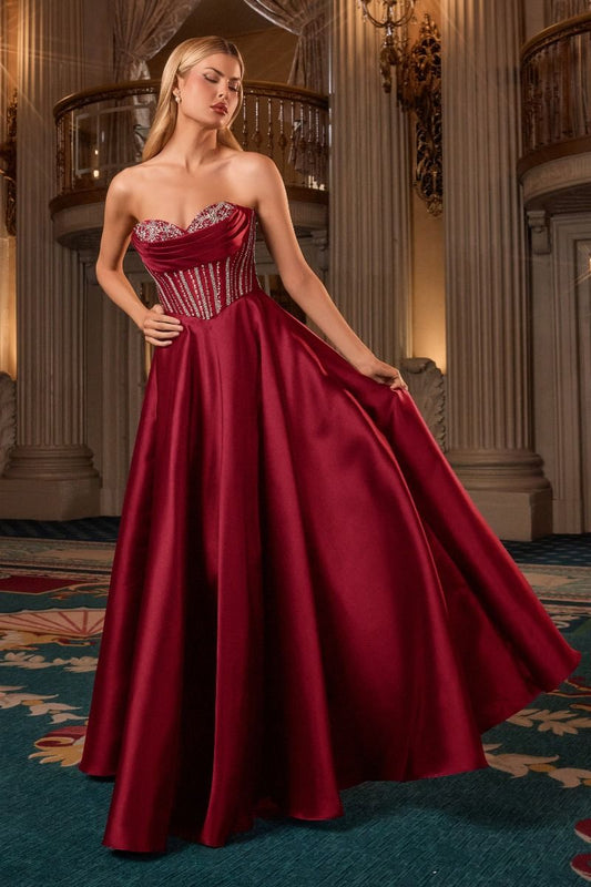 Vestido en Corte A, Escote de corazón sin tirantes, corpiño con cuentas y abertura en la pierna (Dos Colores)