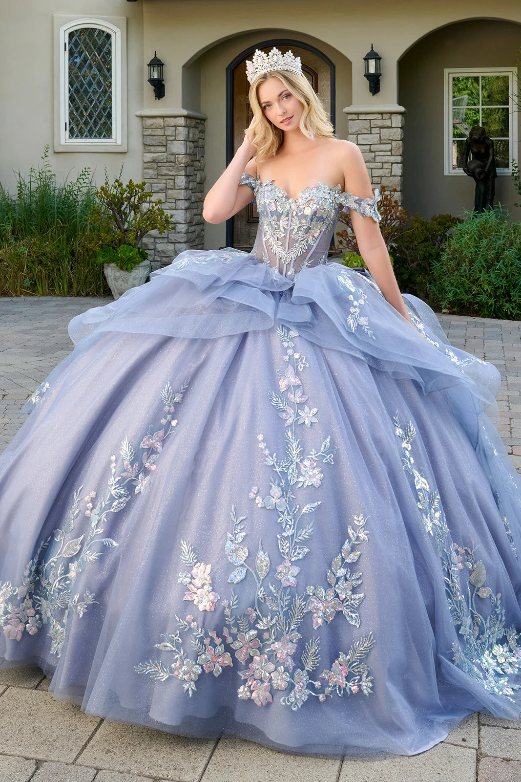 Vestido de Gala de Tul  con Aplicaciones de Mariposas en 3D con Aplicaciones y Bordados, Color Dusty Blue