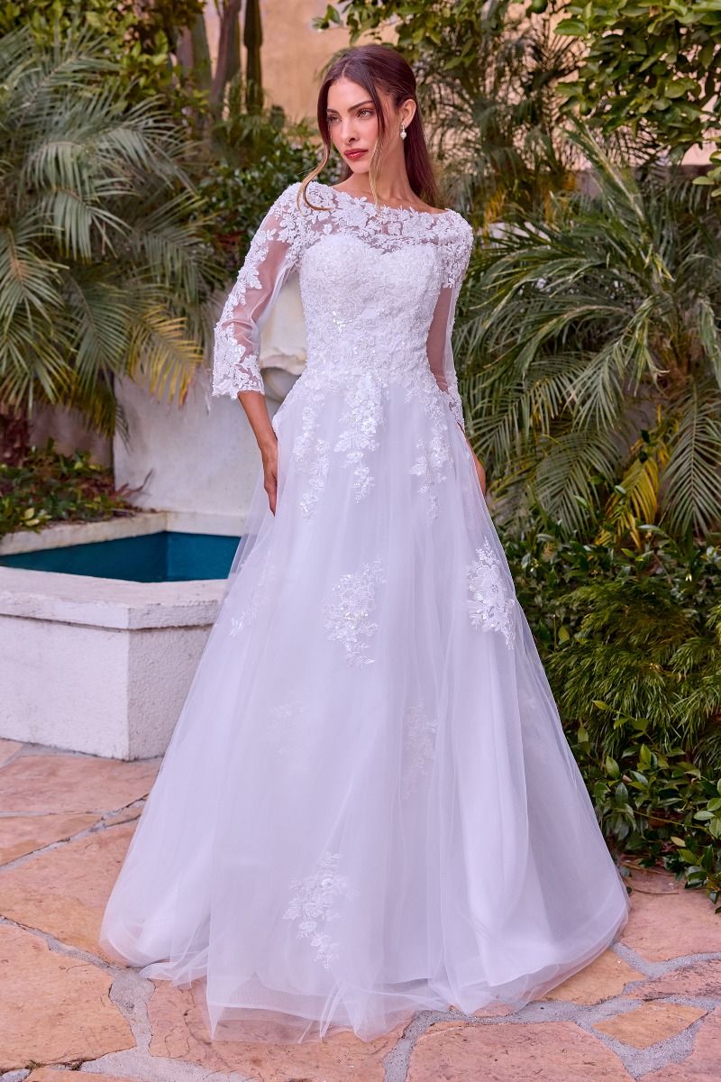 Vestido de Novia en Línea A con  Escote alto, mangas tres cuartos y espalda en V Color Off White