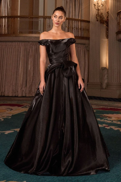 Vestido con  Escote con hombros descubiertos, cintura plisada estructurada y corpiño fruncido.