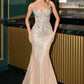 Vestido Corte Sirena con  Escote de corazón profundo sin tirantes, corpiño transparente y motivo lineal de cuentas (Varios Colores)