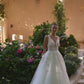 Vestido de Novia de Escote en V Profundo, Tirantes Finos y Falda de Tul con Apliques de Encaje , Color Off White