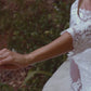 Vestido de Novia en Línea A con  Escote alto, mangas tres cuartos y espalda en V Color Off White