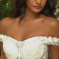 Vestido de Novia Ajustado con Encaje y Hombros Descbiertos Color Off White